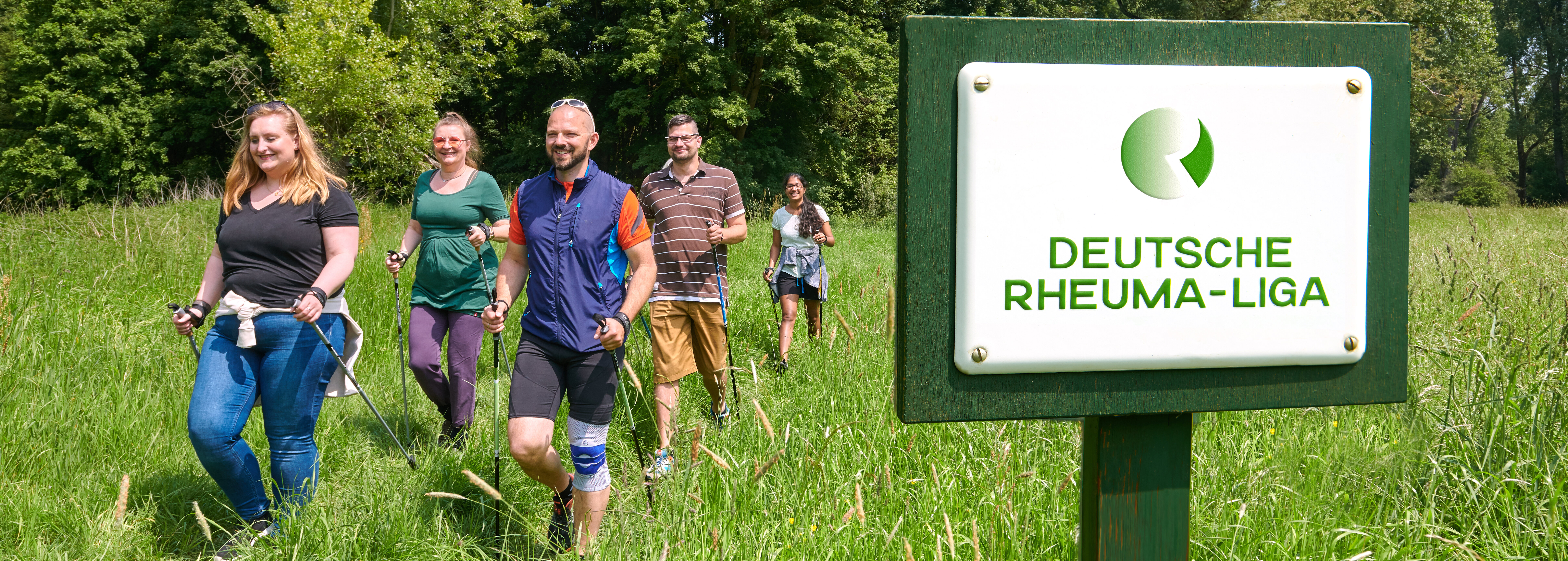 Deutsche Rheuma Liga Schild Menschen beim Walking